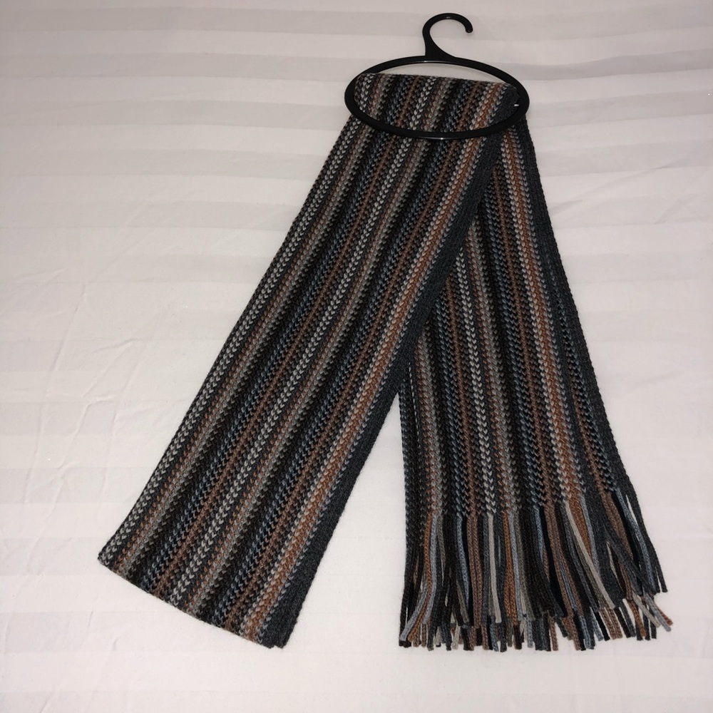 Roundtree and Yorke winter scarf